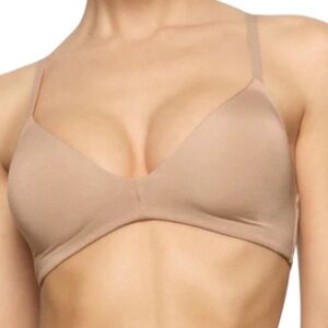 Skims wireless form lightly lined bra